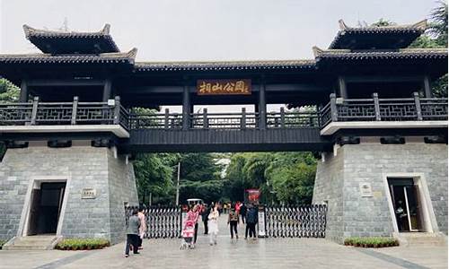 淮北香山公园寺庙叫什么_淮北香山公园寺庙叫什么名字